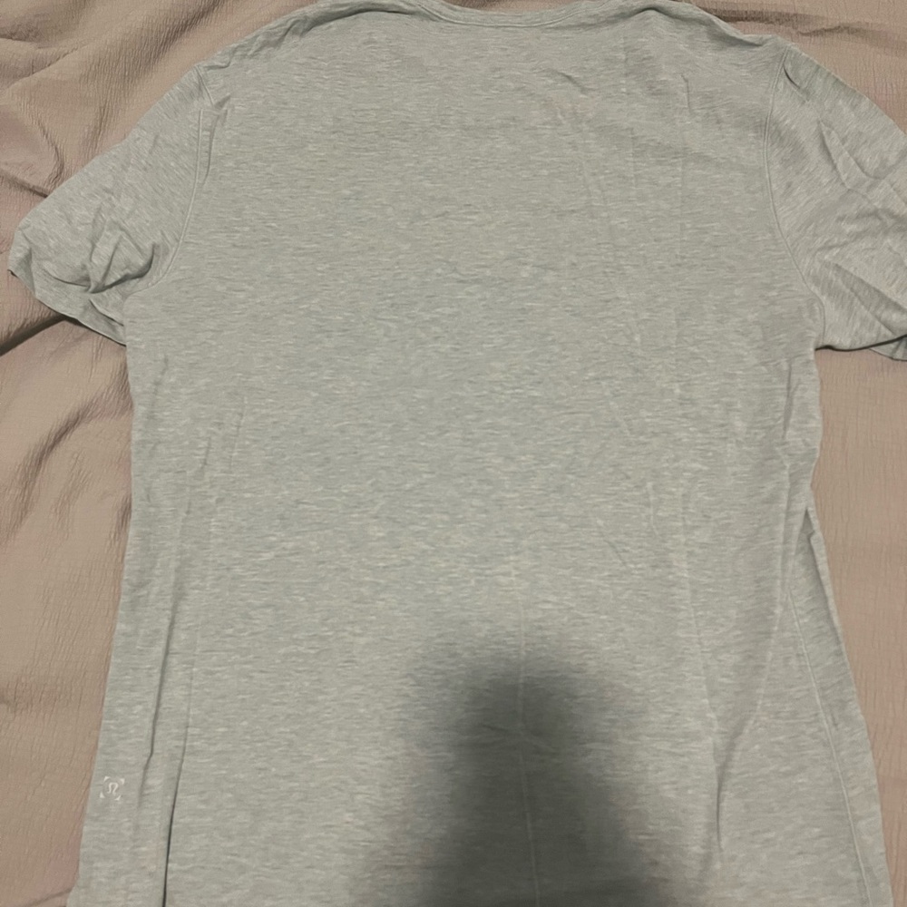 Men’s L lululemon fundamental tee